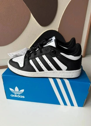 Adidas Originals noir & blanc – Taille 37 – Neuf authentique, marke: adidas, zustand: Neu, mit Etikett, größe: 37, 49,99 €, 53,19 € inklusive Vinted-Käuferschutz