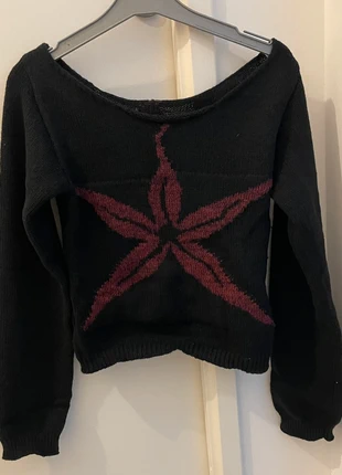 Schwarzer Pullover mit großem Blumenmotiv, brand: y2k, condizioni: Ottime, taglia: XS / IT 38 / EU 34, €29.00, €31.15 include la Protezione acquisti