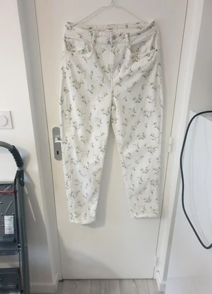 Pantalon fleuri Bash, marque: Ba&sh, état: Très bon état, taille: L / 40 / 12, 15,00 €, 16,45 € Protection acheteurs incluse