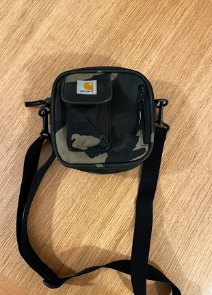 Essentials Bag Carhartt Small Camouflage, marque: Carhartt, état: Très bon état, 14,99 €, 16,44 € Protection acheteurs incluse