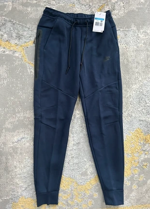 Bas Nike Tech Taille M / Prix négociable a 75€ ou RIEN M, brand: Nike, condition: Very good, size: M, €80.00, €84.70 includes Buyer Protection
