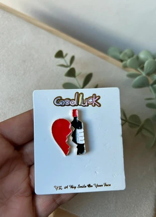 Pin’s fantaisie cœur brisé et bouteille – Neuf, brand: Zora venus, condition: New with tags, €5.00, €5.95 includes Buyer Protection