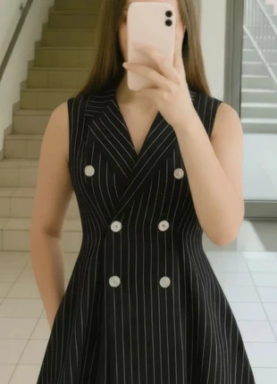 Robe sans manches noire à rayures fines style tailleur taille S, marque: Ruth london, état: Très bon état, taille: S / 36 / 8, 38,80 €, 41,44 € Protection acheteurs incluse