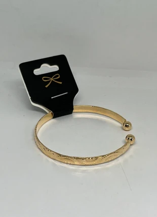 Goudkleurige bangle armband, merk: Uitverkoop, staat: Heel goed, € 1,00, € 1,75 inclusief Kopersbescherming Pro