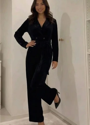 Combinaison velours noire, coupe croisée élégante et jambe large fluide chic taille M, brand: shawly, condizioni: Ottime, taglia: M / IT 42 / EU 38, €49.00, €52.15 include la Protezione acquisti