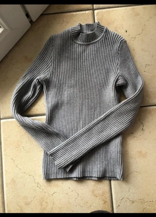 Maglia grigia bershka, marque: Bershka, état: Très bon état, taille: S / 36 / 8, 5,00 €, 5,95 € Protection acheteurs incluse