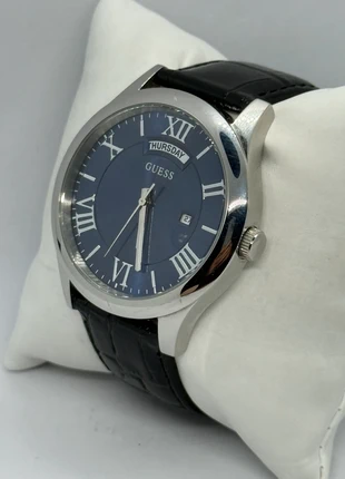 Montre Guess bleu et noir, marque: GUESS, état: Très bon état, taille: 43–46 mm, 59,00 €, 62,65 € Protection acheteurs incluse