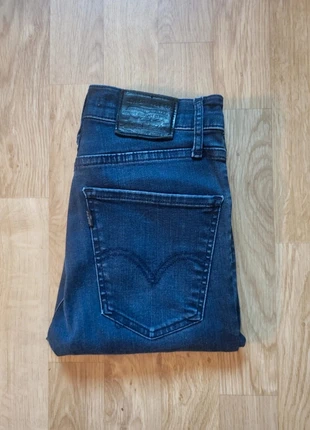 Jean skinny bleu Levi's taille w25, marque: Levi's, état: Très bon état, taille: XS / 34 / 6, 12,00 €, 13,30 € Protection acheteurs incluse