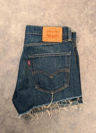 Short levi's bleu brut - Tres Bon Etat - Taille W31, brand: Levi's, condizioni: Ottime, taglia: L / IT 44 / EU 40, €17.90, €19.50 include la Protezione acquisti