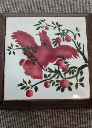 Dessous de Plat Musical Ancien - Bois Sculpté & Faïence Perroquet (27 cm), marque: ancien, état: Très bon état, 60,00 €, 63,70 € Protection acheteurs incluse