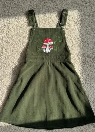 Robe salopette en velours vert sapin brodée champignons – style cottagecore bohème, marca: VagaCottage, estado: Muito bom, tamanho: S / 36 / 8, €37.99, €40.59 inclui Proteção do Comprador