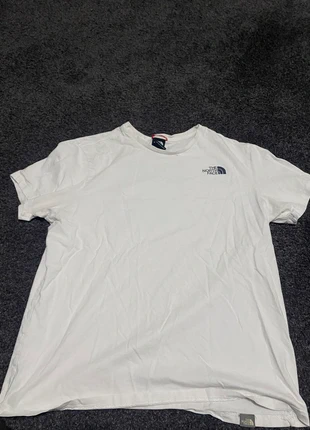 Wit north face shirtje, staat: Goed, maat: L, € 2,50, € 3,33 inclusief Kopersbescherming