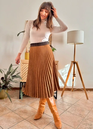 Y2k vintage brown corduroy pleated midi skirt, brand: Unique Vintage, condizioni: Ottime, taglia: M / IT 42 / EU 38, €16.00, €17.50 include la Protezione acquisti Pro