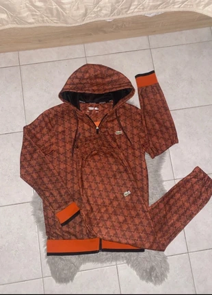 Ensemble Lacoste Monogramme, merk: Lacoste, staat: Heel goed, maat: M, € 85,00, € 89,95 inclusief Kopersbescherming