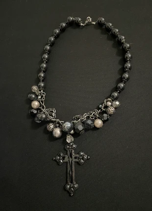 Collana con croce nera, condizioni: Ottime, €10.00, €11.20 include la Protezione acquisti