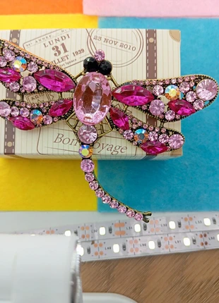 Broche avec la boîte, marque: Broche.fr, état: Très bon état, 5,00 €, 5,95 € Protection acheteurs (Pro) incluse