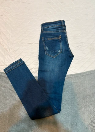 Vaqueros azul oscuro – Talla 42, merk: Local, staat: Heel goed, maat: XL / 42 / 14, € 5,00, € 5,95 inclusief Kopersbescherming