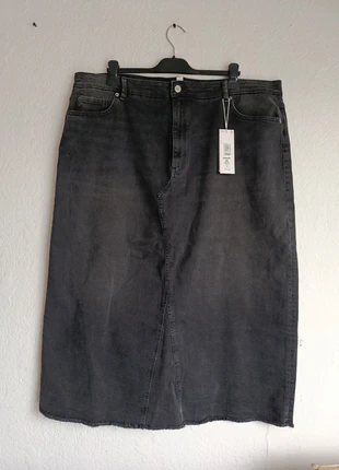 Jupe en jean noir – Fente arrière – Marks & Spencer – Taille 54 FR / 24 UK, marque: Noir, état: Neuf avec étiquette, taille: 6XL / 52 / 24, 24,00 €, 25,90 € Protection acheteurs incluse
