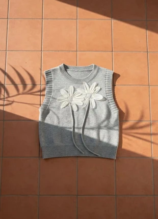 Gilet sans manches fleurs appliquées taille S, chic doux tendance, brand: Isoldea, condition: Very good, size: S / 36 / 8, €39.99, €42.69 includes Buyer Protection Pro