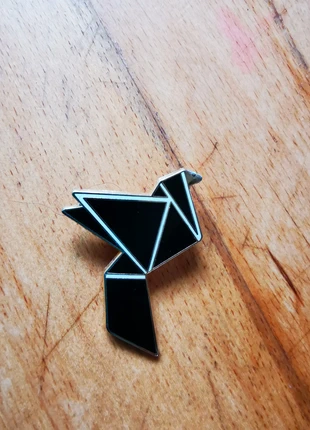 Broche origami noire et blanche, marque: Fabrication Artisanale, état: Neuf sans étiquette, 4,00 €, 4,90 € Protection acheteurs incluse