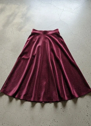 Jupe longue bordeaux – satinée, fluide, élégante, merk: Auréline Atelier, staat: Heel goed, maat: M / 38 / 10, € 49,90, € 53,10 inclusief Kopersbescherming Pro