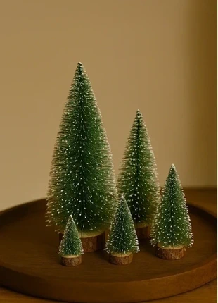 Lot 6 mini sapins Noël enneigés – déco festive PVC, sans plumes, idéal fêtes, merk: Disney, staat: Heel goed, € 10,00, € 11,20 inclusief Kopersbescherming Pro