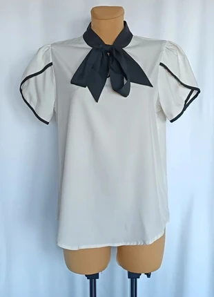 T-shirt blanc avec un nœud noir à nouer au col Shein Taille 38 - H139, marque: Shein, état: Très bon état, taille: M / 38 / 10, 2,00 €, 2,80 € Protection acheteurs (Pro) incluse