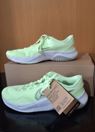 Scarpe Nike Legend Essential 3 misura 42.5, brand: Nike, condizioni: Nuovo con cartellino, taglia: 42.5, €32.00, €34.30 include la Protezione acquisti