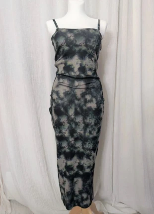 Robe tie-dye grise bodycon midi – Zara – Taille L – Très bon état, marque: Zara, état: Très bon état, taille: L / 40 / 12, 25,00 €, 26,95 € Protection acheteurs incluse