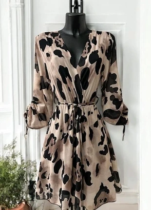 Robe courte beige-noir taille M, marque: Boutique Parisienne, état: Très bon état, taille: M / 38 / 10, 31,00 €, 33,25 € Protection acheteurs (Pro) incluse