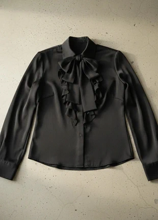 Blouse noire satinée – élégante, volantée, féminine, chic, soirée, brand: Nocturne Élégante Atelier, condition: Very good, size: M / 38 / 10, €49.90, €53.10 includes Buyer Protection Pro