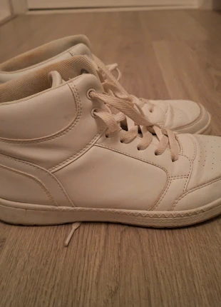 Witte sneakers maat 40, merk: GLO, staat: Heel goed, maat: 40, € 7,50, € 8,58 inclusief Kopersbescherming
