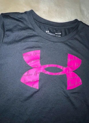 T-shirt Under Armour imprimé rose, marke: Under Armour, zustand: Sehr gut, größe: XS / 34 / 6, 13,00 €, 14,35 € inklusive Vinted-Käuferschutz