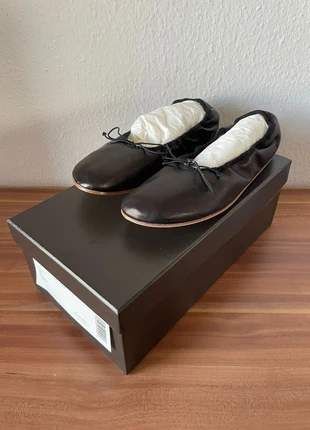 The Row round ballet 39, merk: The Row, staat: Nieuw zonder prijskaartje, maat: 39, € 850,00, € 867,00 inclusief Kopersbescherming