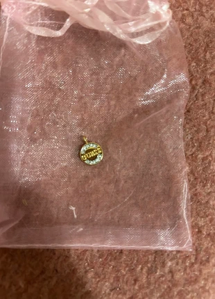 Pingente guess, marca: GUESS, estado: Muito bom, €15.00, €16.45 inclui Proteção do Comprador