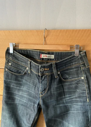 Jean levi’s 570 straight fit, marque: Levi's, état: Très bon état, taille: M / 38 / 10, 25,00 €, 26,95 € Protection acheteurs incluse