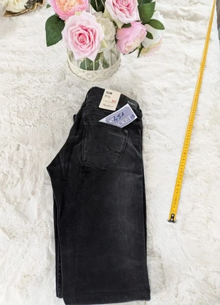 Jean slim noir effet déchiré Pepe Jeans London – Taille W29/38 FR – Style Vera tendance, merk: pepe jeans london, staat: Heel goed, maat: M / 38 / 10, € 25,99, € 27,99 inclusief Kopersbescherming Pro