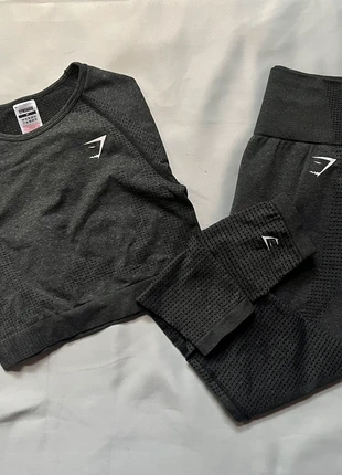 🩶 Ensemble Gymshark - Haut Manche Longue + Leggings - Taille M - Gris Foncer 🩶, marke: Gymshark, zustand: Neu, größe: M / 38 / 10, 50,00 €, 53,20 € inklusive Vinted-Käuferschutz
