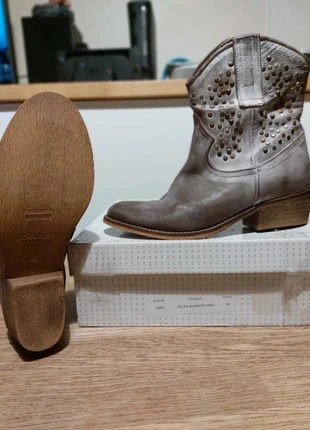 Bottines, boots,santiag Jonak. A rivets,clous. Pointure 38., marque: Jonak, état: Neuf avec étiquette, taille: 38, 110,00 €, 116,20 € Protection acheteurs incluse