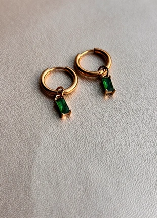Hoops goud groen steen musthave oorbellen, merk: Vintage, staat: Heel goed, € 6,95, € 8,00 inclusief Kopersbescherming