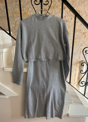 Conjunto Camisola e Saia Midi Cinzentas, marque: Pull & Bear, état: Très bon état, taille: S / 36 / 8, 10,00 €, 11,20 € Protection acheteurs incluse