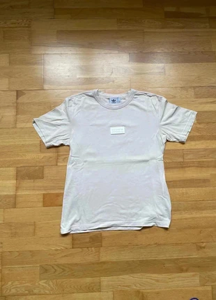 T-shirt Adidas beige neuf – Taille S, merk: adidas, staat: Nieuw zonder prijskaartje, maat: S, € 13,00, € 14,35 inclusief Kopersbescherming