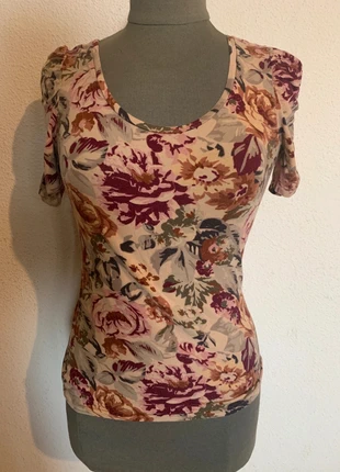 T-shirt fleuri H&M 95% coton – Manches froncées, tons bordeaux & beige, marca: H&M, estado: Bueno, tamaño: S / 36 / 8, 3,00 €, 3,85 € Protección al comprador incluida