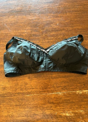 Vintage Made in Italy black romantic bra, marque: Vintage Dressing, état: Neuf sans étiquette, taille: 90B, 7,00 €, 8,05 € Protection acheteurs incluse