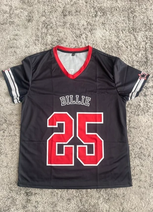 T-shirt Billie eilish taille M, marque: Billie Eilish, état: Neuf sans étiquette, taille: M / 38 / 10, 22,00 €, 23,80 € Protection acheteurs incluse