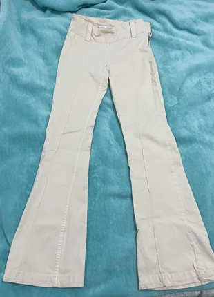 Flare low rise jeans Bershka, marque: Bershka, état: Neuf sans étiquette, taille: XXS / 32 / 4, 5,00 €, 5,95 € Protection acheteurs incluse