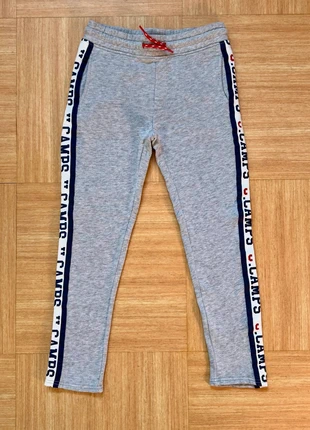 Pantalon de sport Camps United | Taille 12 ans | Gris avec texte, brand: Camps United, condizioni: Ottime, taglia: 12 anni / 152 cm, €2.50, €3.33 include la Protezione acquisti