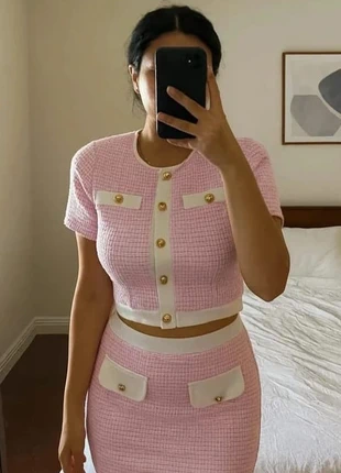 Ensemble jupe et haut court en tweed rose pâle chic, marque: RoseLivia Couture, état: Très bon état, taille: M / 38 / 10, 44,99 €, 47,94 € Protection acheteurs incluse