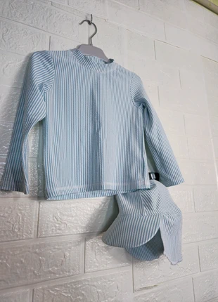 Fabuloso set de camiseta elastica y gorra protectora para los dias de playa o piscina🎈, marque: Primark, état: Très bon état, taille: 18-24 mois / 86 cm, 5,00 €, 5,95 € Protection acheteurs incluse