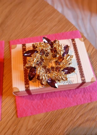 Broche avec la boîte, marca: luxe.fr, estado: Muito bom, €5.00, €5.95 inclui Proteção do Comprador Pro